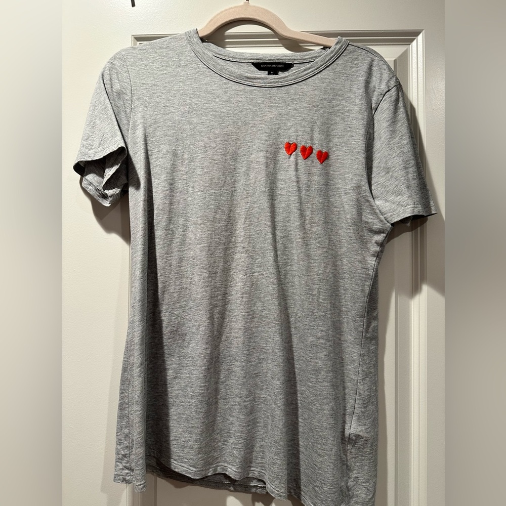 Grey Banana Republic tshirt with red hearts. Size M. Like new!